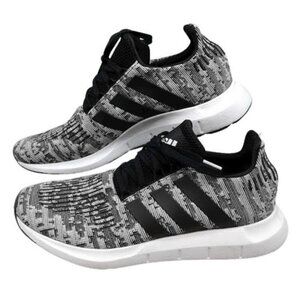 Adidas Men's Black & White Adidas Swift Run 1.0 Sneakers  SZ 9.5M W10½